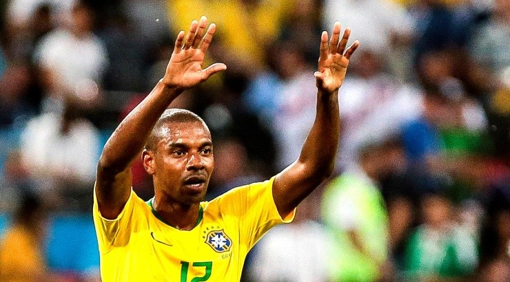 Foto: Ale Cabral/AGIF - Fernandinho interessa ao Botafogo. Foto: Ale Cabral/AGIF - Fernandinho interessa ao Botafogo.