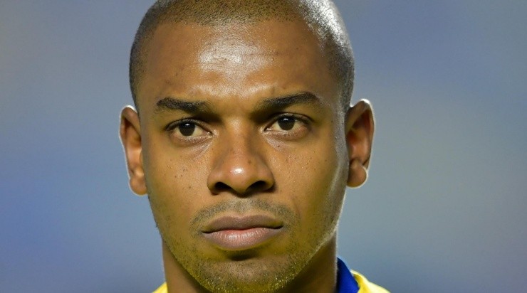 Foto: Thiago Ribeiro/AGIF - Fernandinho pode voltar ao Brasil.