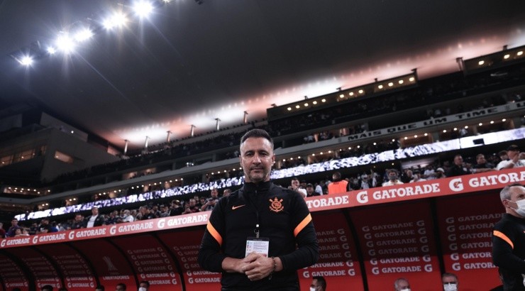 Foto: Ettore Chiereguini/AGIF - Vítor Pereira foi elogiado por Neto.