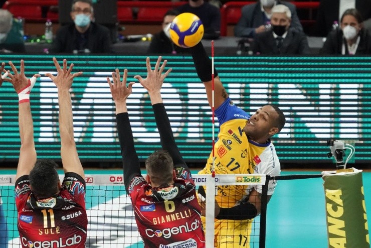 Loris Cerquiglini/LiveMedia/NurPhoto via Getty Images - Leal em jogo contra o Perugia Loris Cerquiglini/LiveMedia/NurPhoto via Getty Images - Leal em jogo contra o Perugia