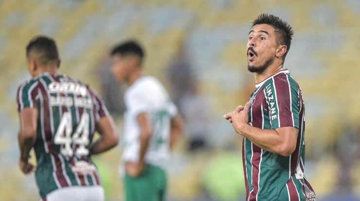 Thiago Ribeiro/AGIF - Willian também é alvo de críticas