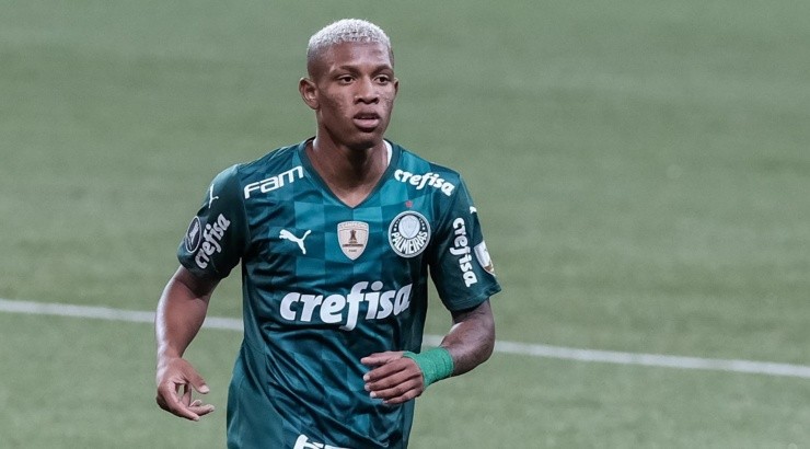 Foto: Marcello Zambrana/AGIF - Danilo segue acompanhado pelos ingleses.