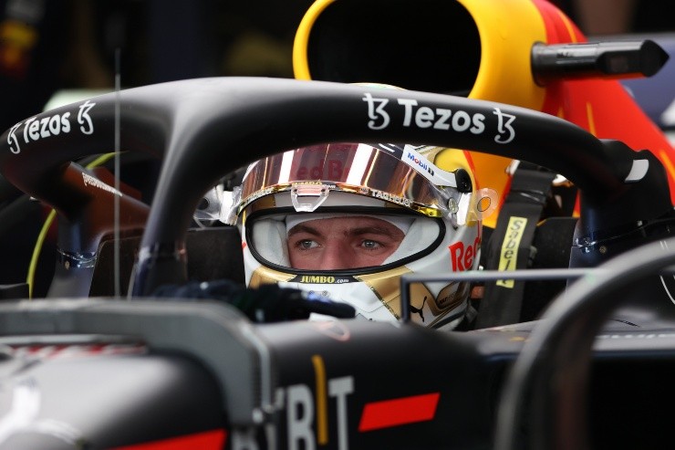 Clay Cross ATPImages/Getty Images - Max Verstappen no cockpit de seu monoposto
