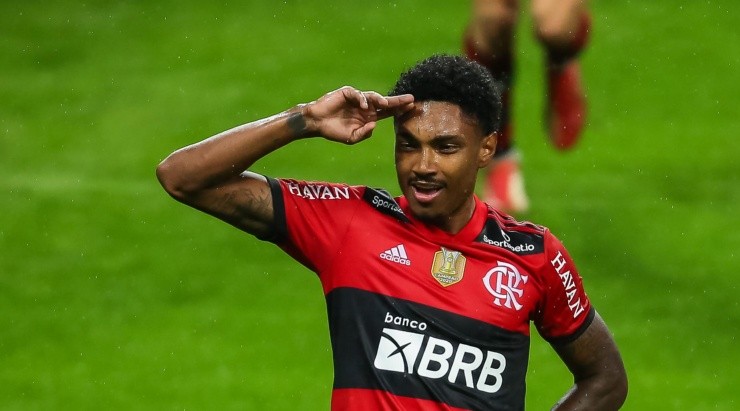 Foto: Pedro H. Tesch/AGIF - Vitinho pode deixar o Flamengo.