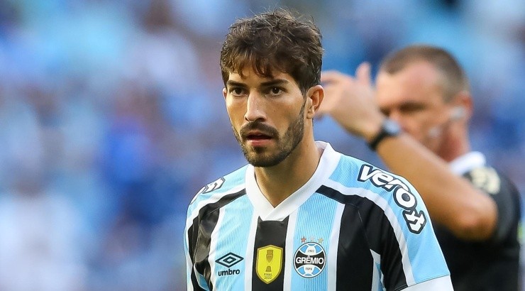 Foto: Pedro H. Tesch/AGIF - Lucas Silva deve perder sua vaga entre os 11.