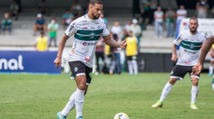 Foto: Robson Mafra/AGIF - Thonny Anderson: virou dúvida no Coxa após ser substituído com dores no pé