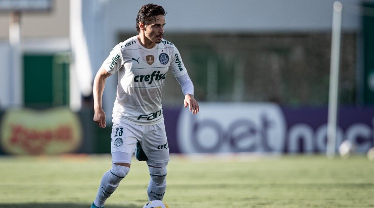  Heber Gomes/AGIF - Veiga estará sob os olhos de Tite. 