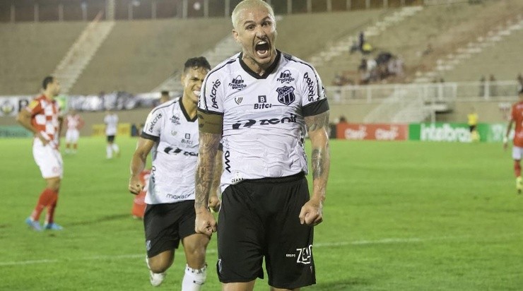 Foto: Israel Simonton/Ceará SC/Divulgação - Vina: destaque do Vozão contra o Tombense