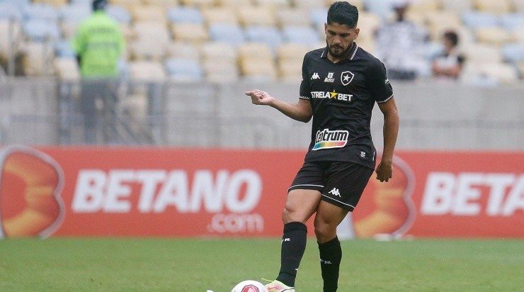 Foto: Vitor Silva/Botafogo/Divulgação - O defensor vem se destacando com assistências em 2022