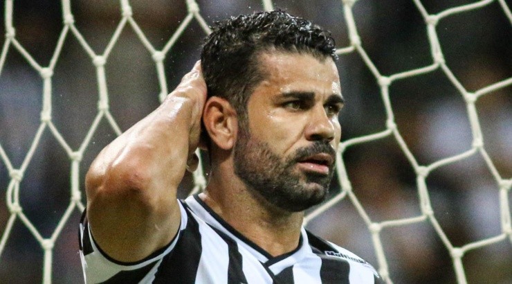 Foto: Fernando Moreno/AGIF - Medalhão estaria negociando com o Inter.