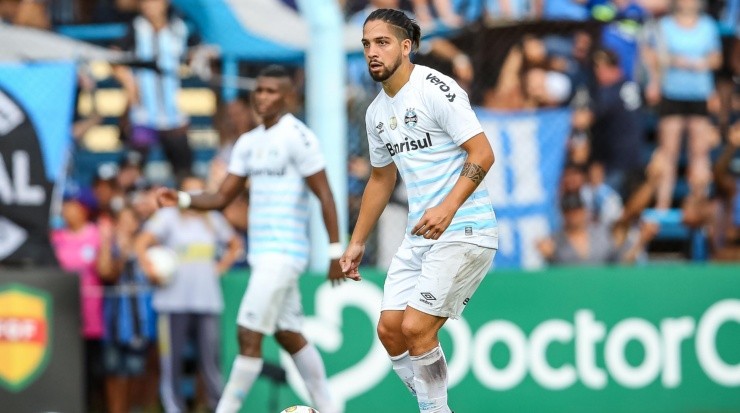 Pedro H. Tesch/AGIF - Benítez em ação pelo Grêmio. 