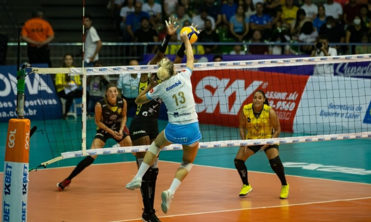 Neri Ozsoy foi o principal destaque da vitória do Minas em cima do Praia (Nadine Oliver/Inovafoto/CBV)