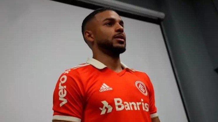 Wanderson, atacante colorado - Imagem: Divulgação Wanderson, atacante colorado - Imagem: Divulgação