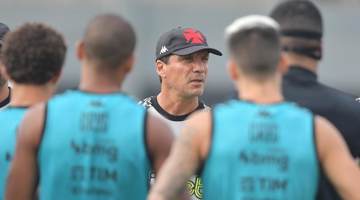 Foto: Thiago Ribeiro/AGIF - O desempenho ruim do Vasco com Zé Ricardo preocupa a diretoria