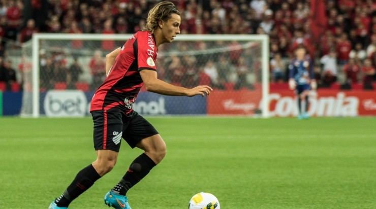 Foto: Robson Mafra/AGIF - O uruguaio se adaptou rapidamente ao Furacão