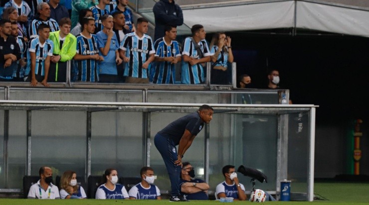 Foto: Maxi Franzoi/AGIF - Grêmio segue na luta pelo acesso.