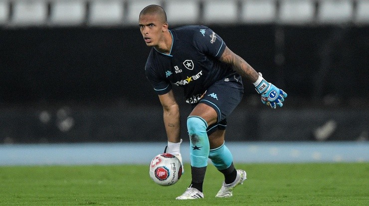 Foto: Thiago Ribeiro/AGIF - Goleiro falhou no empate do Botafogo.