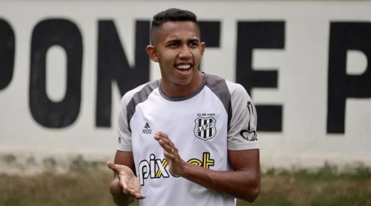 Foto: Divulgação Ponte Preta - Fessin sente dores e está fora dos relacionados. 