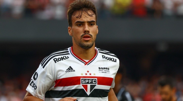 Foto: Marcello Zambrana/AGIF - Igor Gomes: meia já esteve envolvido em especulações para deixar o São Paulo Foto: Marcello Zambrana/AGIF - Igor Gomes: meia já esteve envolvido em especulações para deixar o São Paulo