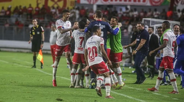 Foto: Tiago Caldas/CNC - Timbu comemorando virada nos minutos finais. 