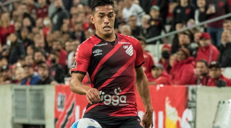 Foto: Robson Mafra/AGIF - Cuello: meia ficou de fora da última partida do Furacão no Brasileirão Foto: Robson Mafra/AGIF - Cuello: meia ficou de fora da última partida do Furacão no Brasileirão