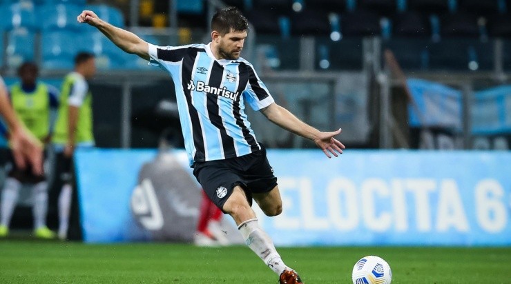 Foto: Pedro H. Tesch/AGIF - O zagueiro está próximo de retornar ao Grêmio após lesão no quadril Foto: Pedro H. Tesch/AGIF - O zagueiro está próximo de retornar ao Grêmio após lesão no quadril