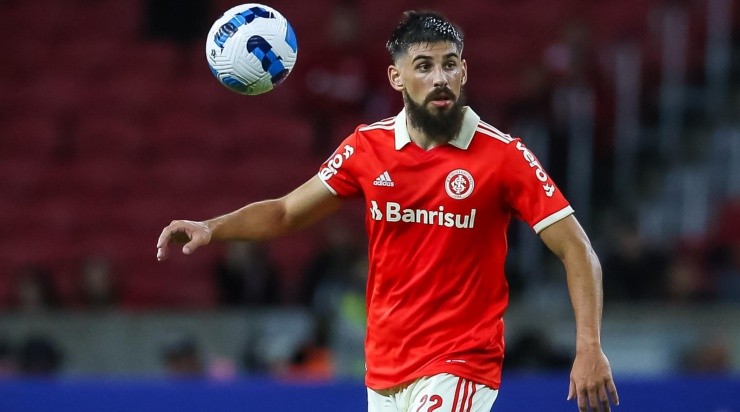 Foto: Pedro H. Tesch/AGIF - Bruno Méndez: zagueiro está cedido ao Inter até o meio do ano