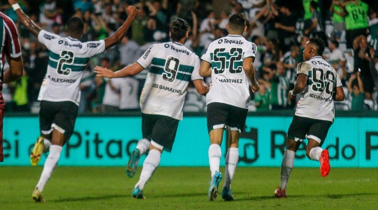 Foto: Gabriel Machado/AGIF - Após susto no 1º tempo, Coxa virou o jogo contra o Fluminense