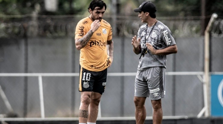 Foto: Ivan Storti/Santos FC/Divulgação - Goulart e Bustos: dupla conversou nos bastidores do Peixe