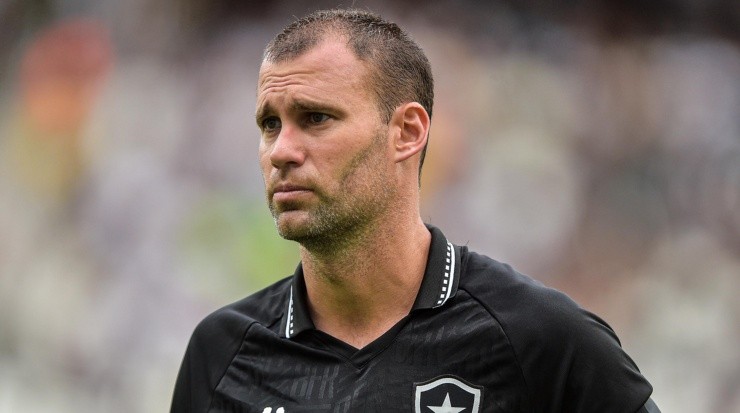 Foto: Thiago Ribeiro/AGIF - Carli deve jogar ao lado de Cuesta.