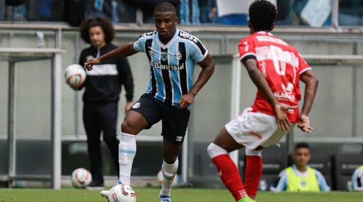 Foto: Maxi Franzoi/AGIF - O atacante balançou as redes nos últimos jogos do Grêmio na Série B