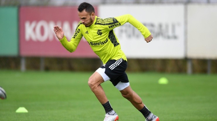 Foto: Ricardo Duarte/Internacional/Divulgação - O lateral deve seguir na equipe inicial contra os paraguaios