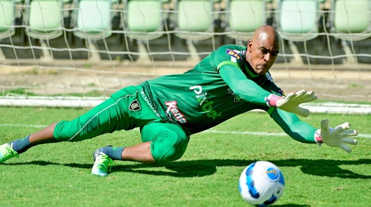 Foto: Mourão Panda / América / Divulgação - O experiente goleiro vive bom momento no rival América-MG