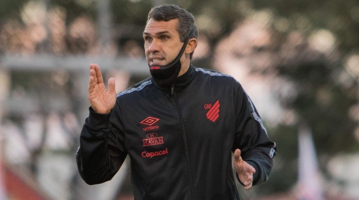 Bruno Lazaroni e Maurício Souza deixaram o Athletico Paranaense nesta quinta-feira (5). Foto:Robson Mafra/AGIF