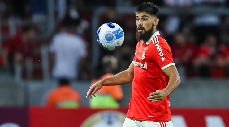 Pedro H. Tesch/AGIF - Bruno Méndez deve ficar no Internacional. 