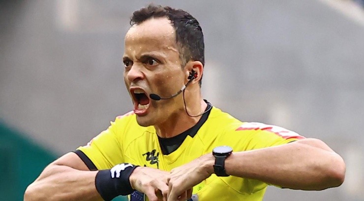 Foto: Marcello Zambrana/AGIF - Decisão do árbitro foi questionada pelo Palmeiras.