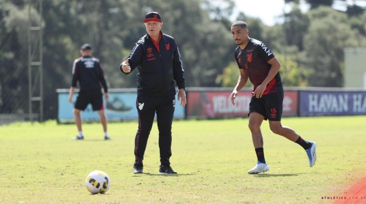 Foto: José Tramontin/athletico.com.br/Divulgação - O diretor técnico iniciou seu trabalho no último final de semana