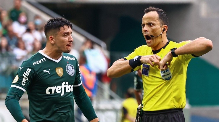 Foto: Marcello Zambrana/AGIF - Arbitragem foi criticada pelo Palmeiras.