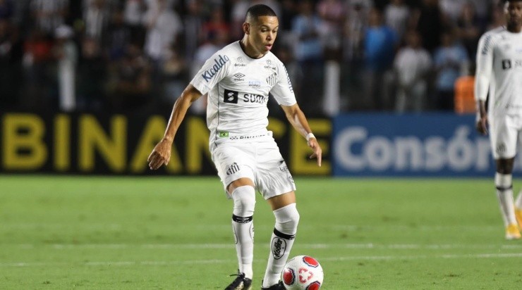 Foto: Pedro Ernesto Guerra Azevedo/Santos FC/Divulgação - Marcos Guilherme: perdeu espaço no Santos e deve voltar ao Inter
