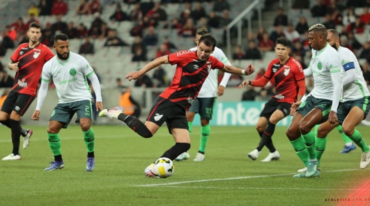 Foto: Fabio Wosniak/athletico.com.br/Divulgação - Pablo: marcou duas vezes na estreia de Felipão Foto: Fabio Wosniak/athletico.com.br/Divulgação - Pablo: marcou duas vezes na estreia de Felipão