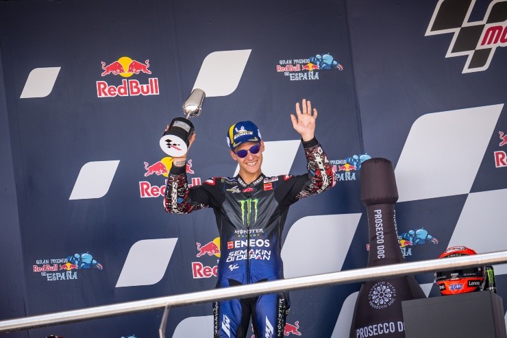 Steve Wobser/Getty Images - Fabio Quartararo festejando uma vitória em 2022