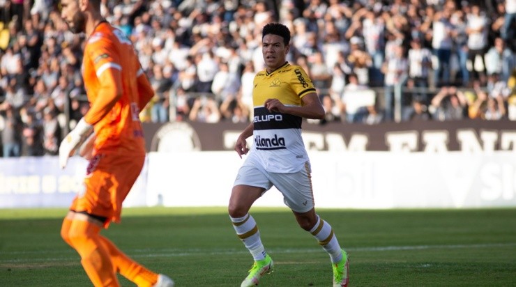 Joao Vitor Rezende Borba/AGIF - Marquinhos pelo Criciúma. 