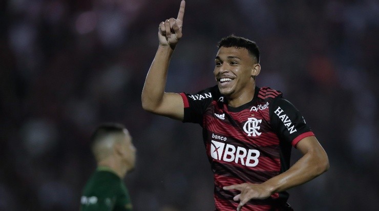 Foto: AGIF/AGIF - Victor Hugo: marcou seu 1º gol como profissional pelo Fla