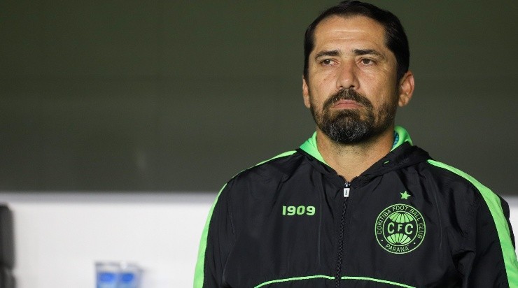 Foto: Fernanda Luz/AGIF - Gustavo Morínigo: recebeu críticas por deixar Léo Gamalho no banco do Coxa