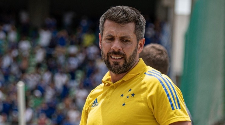 Alessandra Torres/AGIF - Pezzolano tem total confiança da diretoria.