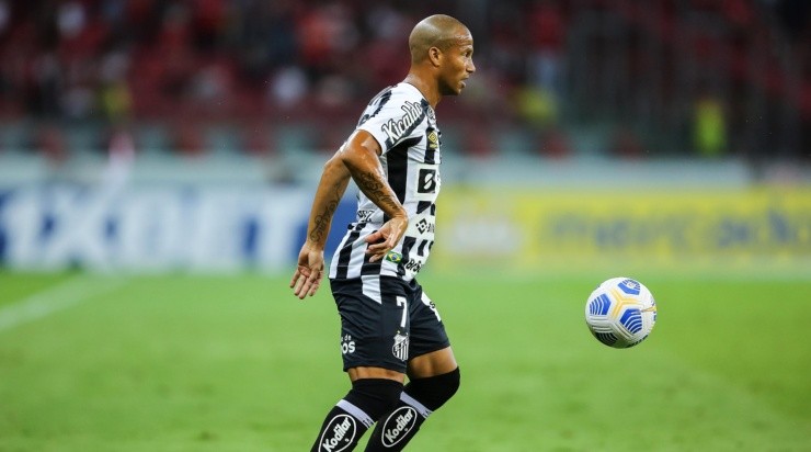 Pedro H. Tesch/AGIF - Sanchez em atuação pelo Peixe. 