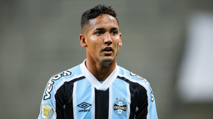  Foto: Pedro H. Tesch/AGIF - Jhonata Robert deve reforçar o elenco em breve após cirurgia.