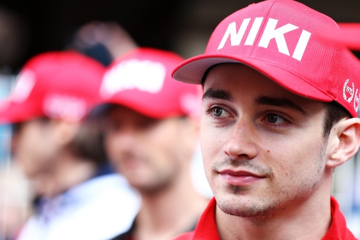 Mark Thompson/Getty Images - Leclerc com boné em homenagem a Lauda