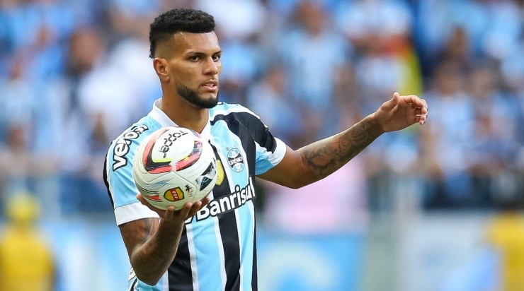 Foto: Pedro H. Tesch/AGIF - Rodrigues: zagueiro é alternativa para a lateral direita Foto: Pedro H. Tesch/AGIF - Rodrigues: zagueiro é alternativa para a lateral direita