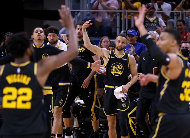 Harry How/Getty Images - Warriors larga na frente no Leste